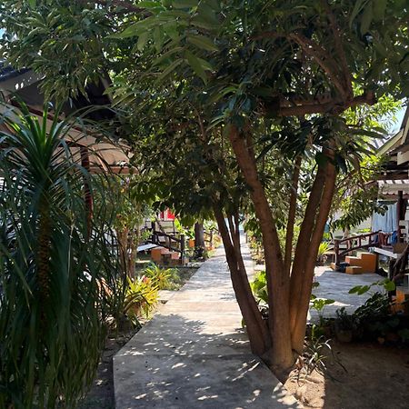 Pyramid Bangalow Ban Laem Sai Exterior foto